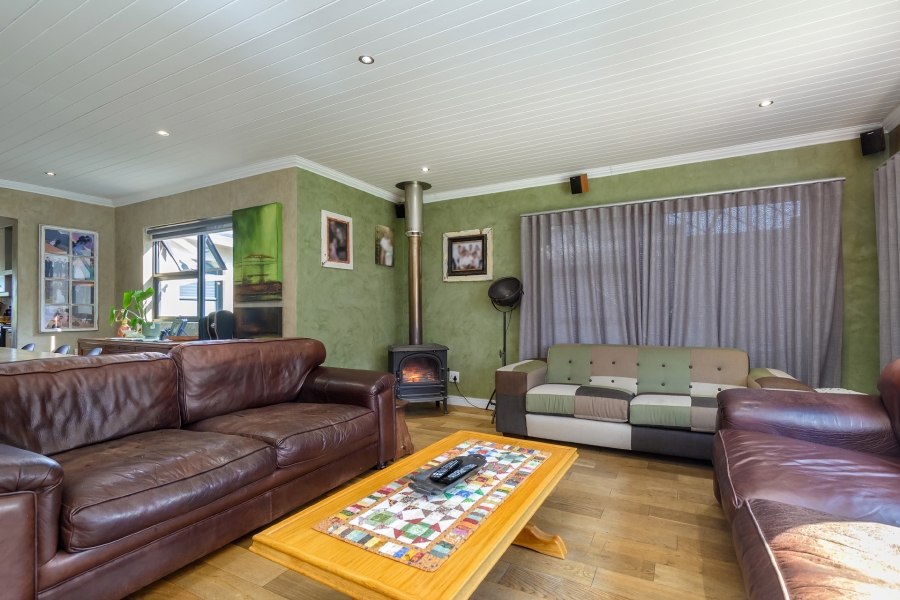 6 Bedroom Property for Sale in Kenridge Heights Western Cape